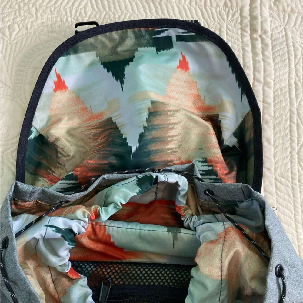 Dakine Trek 26L‎ Backpack Gray/Black Laptop Sleeve